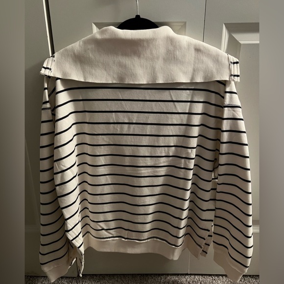 NWT Fleece V-Neck Sweatshirt. Size 00. - Picture 3 of 12